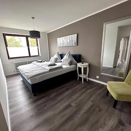 Moderne Gemuetliche In غلينده